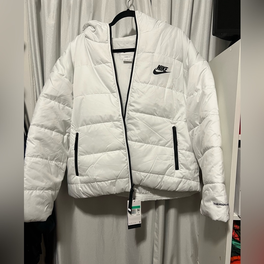Nike therma fit puffer jacket